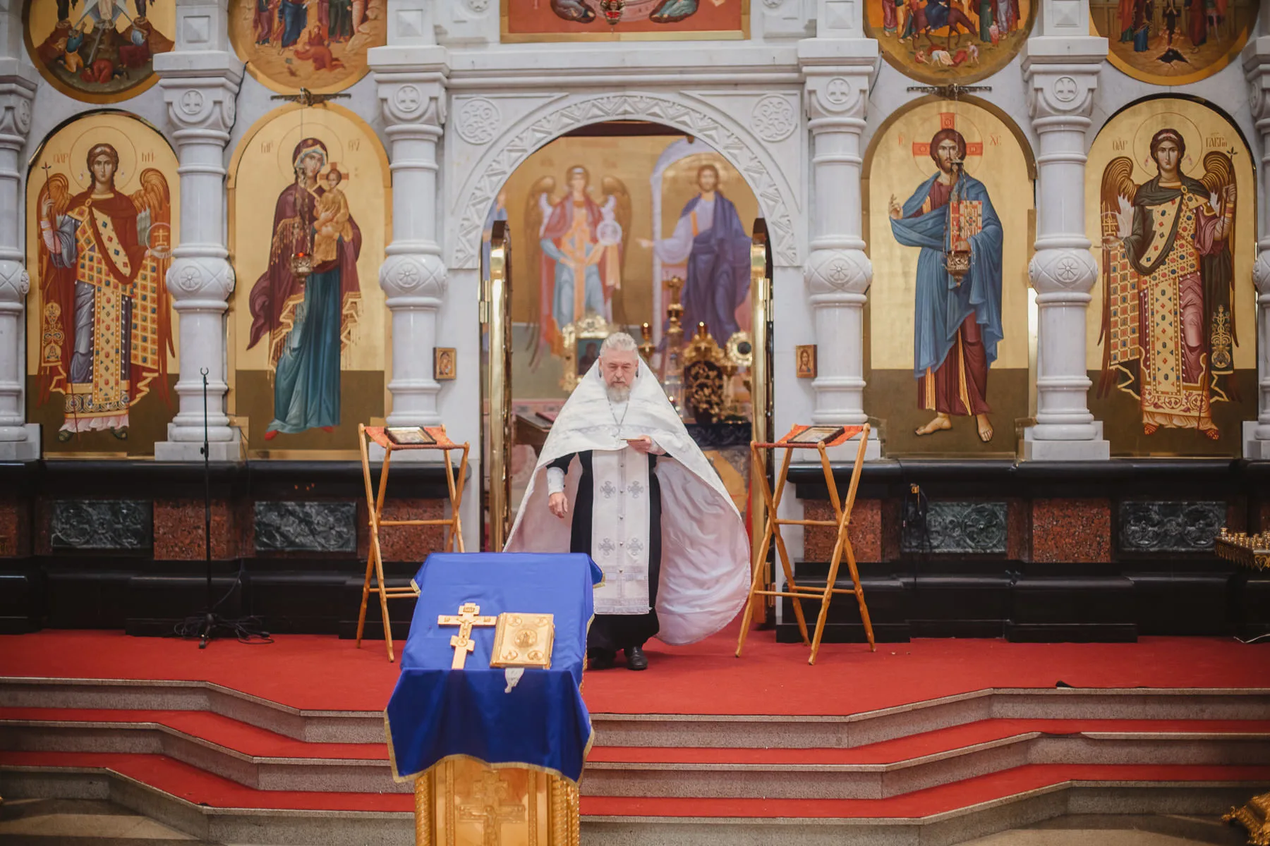 A Church Wedding Ceremony photographed by Anton Matveev