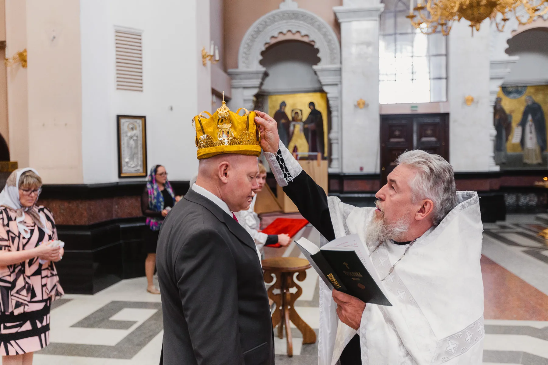A Church Wedding Ceremony photographed by Anton Matveev
