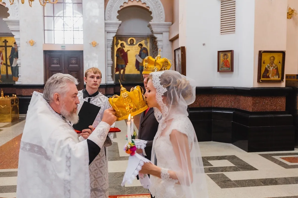 A Church Wedding Ceremony photographed by Anton Matveev