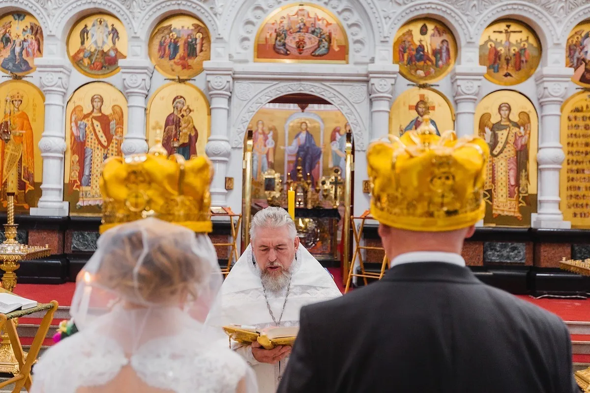 A Church Wedding Ceremony photographed by Anton Matveev