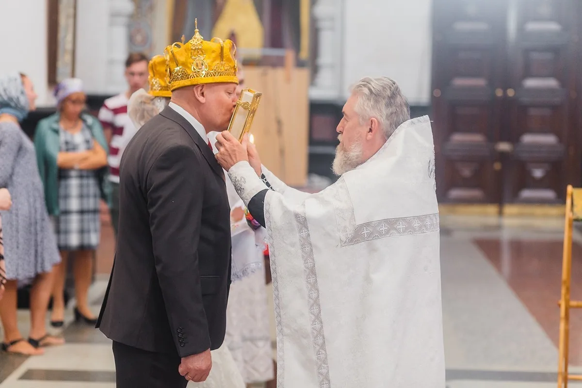 A Church Wedding Ceremony photographed by Anton Matveev