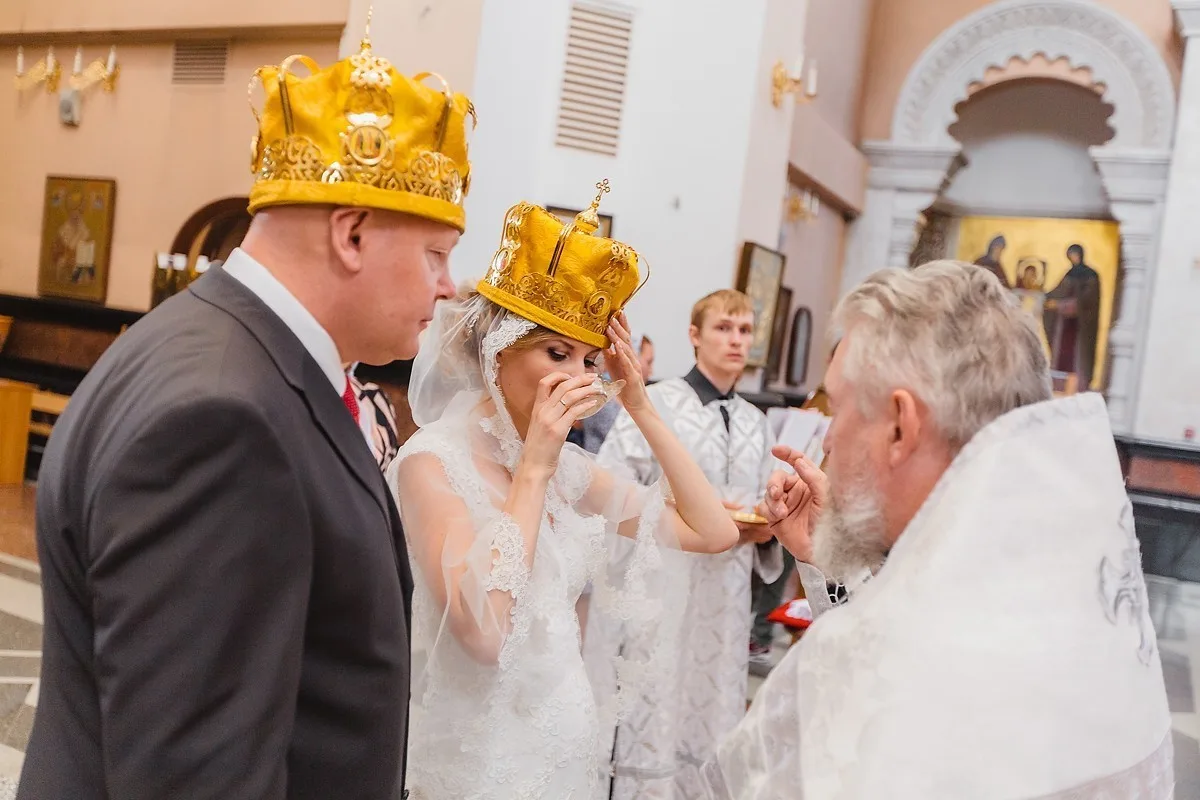 A Church Wedding Ceremony photographed by Anton Matveev