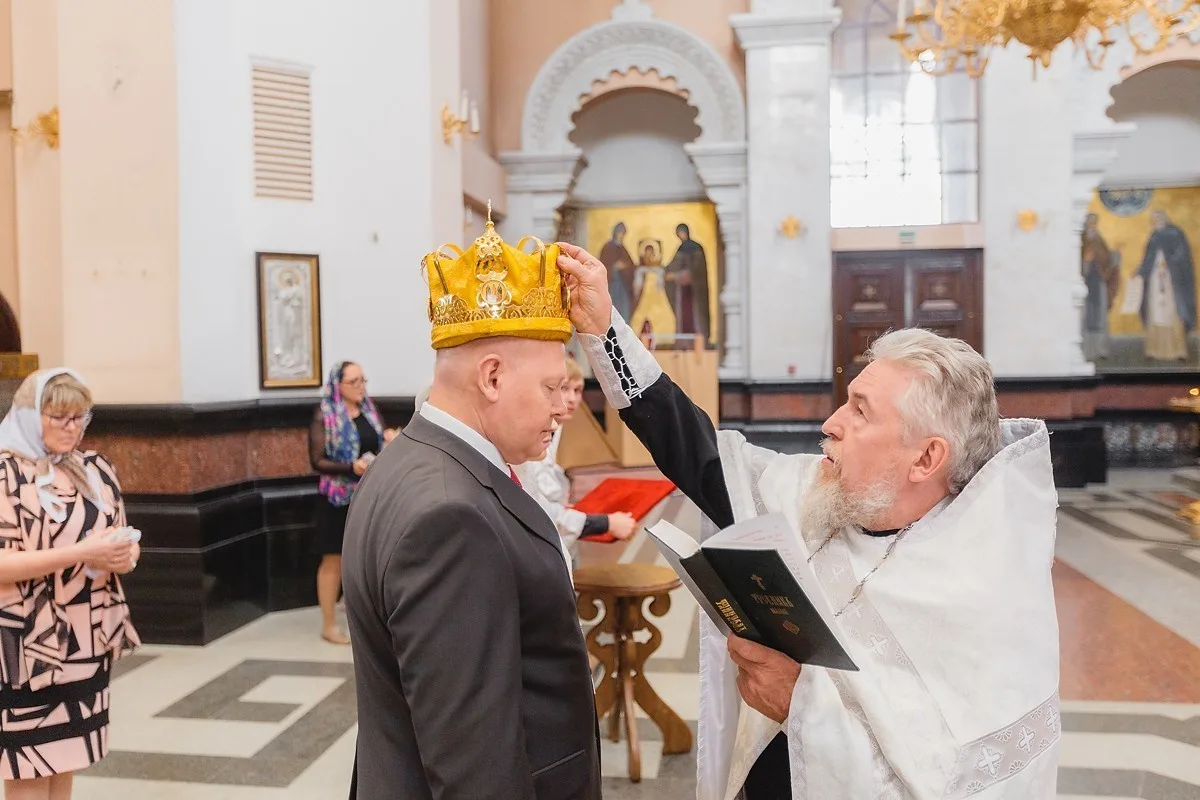 A Church Wedding Ceremony photographed by Anton Matveev