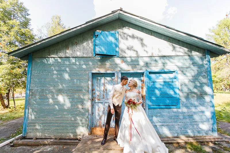 Dmitriy & Oksana - A Yekaterinburg Wedding photographed by Anton Matveev