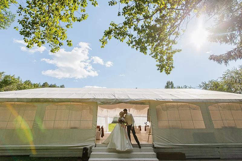 Dmitriy & Oksana - A Yekaterinburg Wedding photographed by Anton Matveev