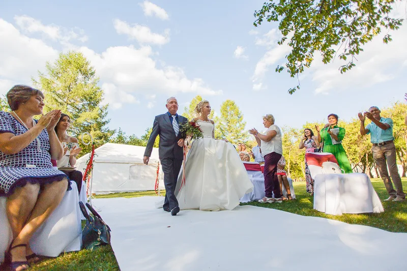 Dmitriy & Oksana - A Yekaterinburg Wedding photographed by Anton Matveev