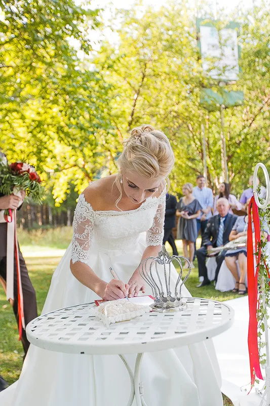 Dmitriy & Oksana - A Yekaterinburg Wedding photographed by Anton Matveev