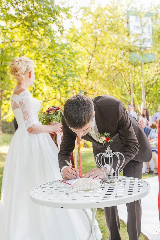 Dmitriy & Oksana - A Yekaterinburg Wedding photographed by Anton Matveev