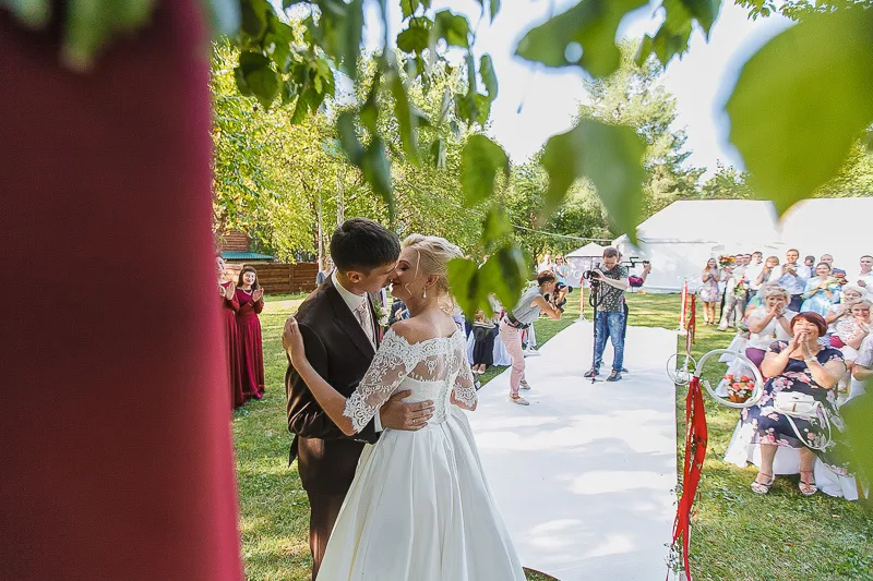 Dmitriy & Oksana - A Yekaterinburg Wedding photographed by Anton Matveev
