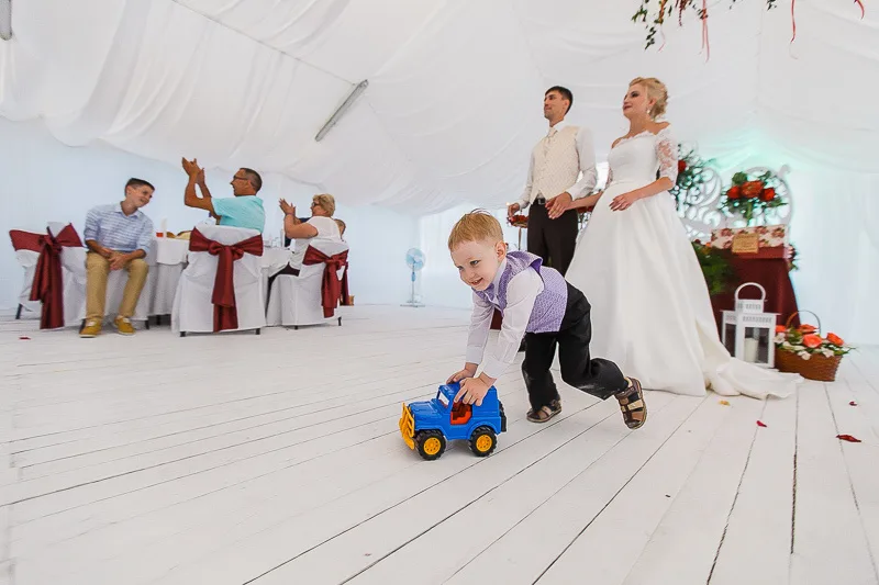Dmitriy & Oksana - A Yekaterinburg Wedding photographed by Anton Matveev