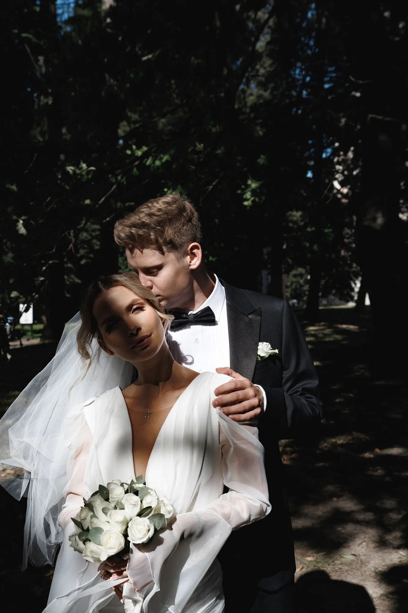 Intimate family wedding photograph of Egor and Ekaterina by Anton Matveev