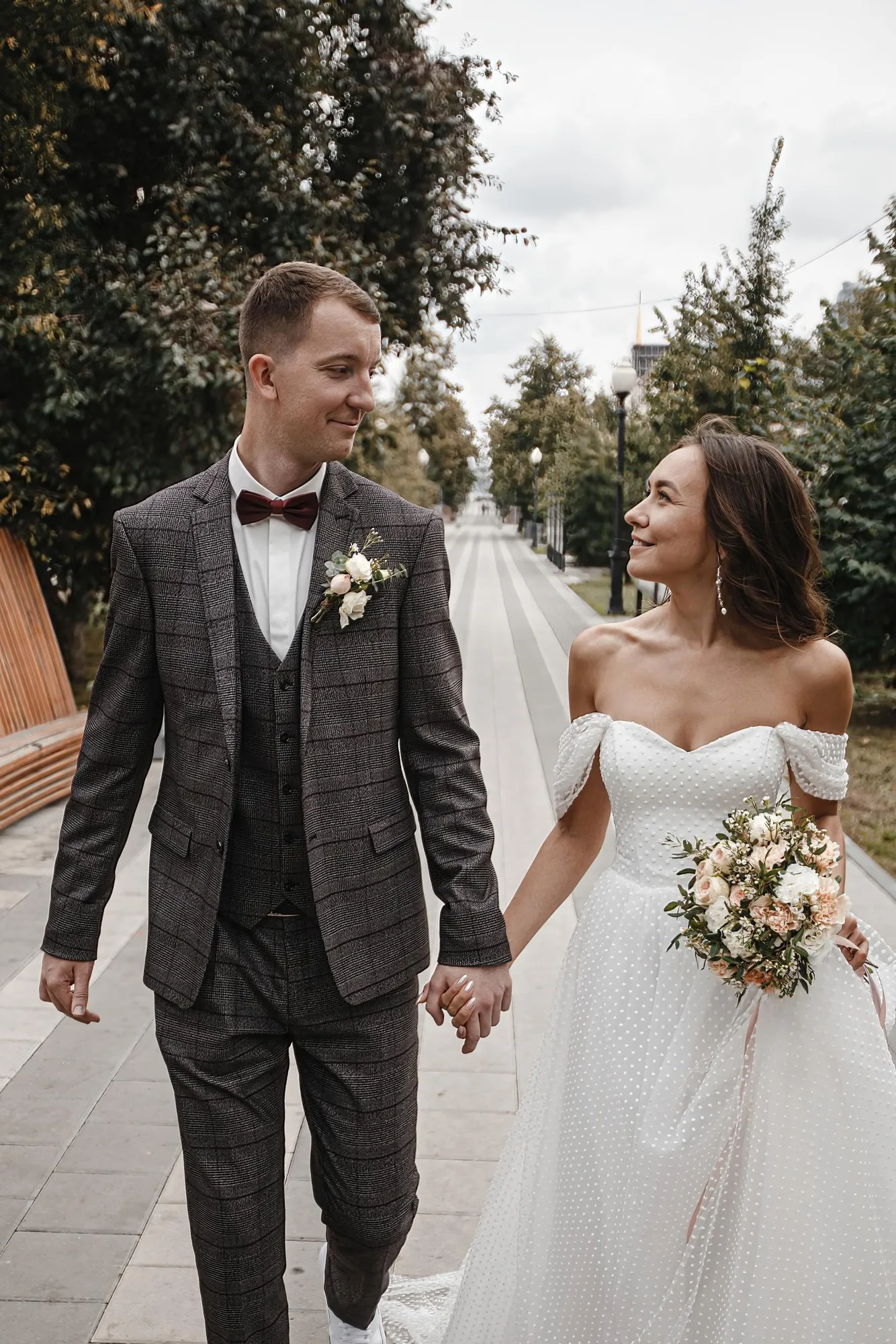 Wedding Stories from Yekaterinburg photographed by Anton Matveev