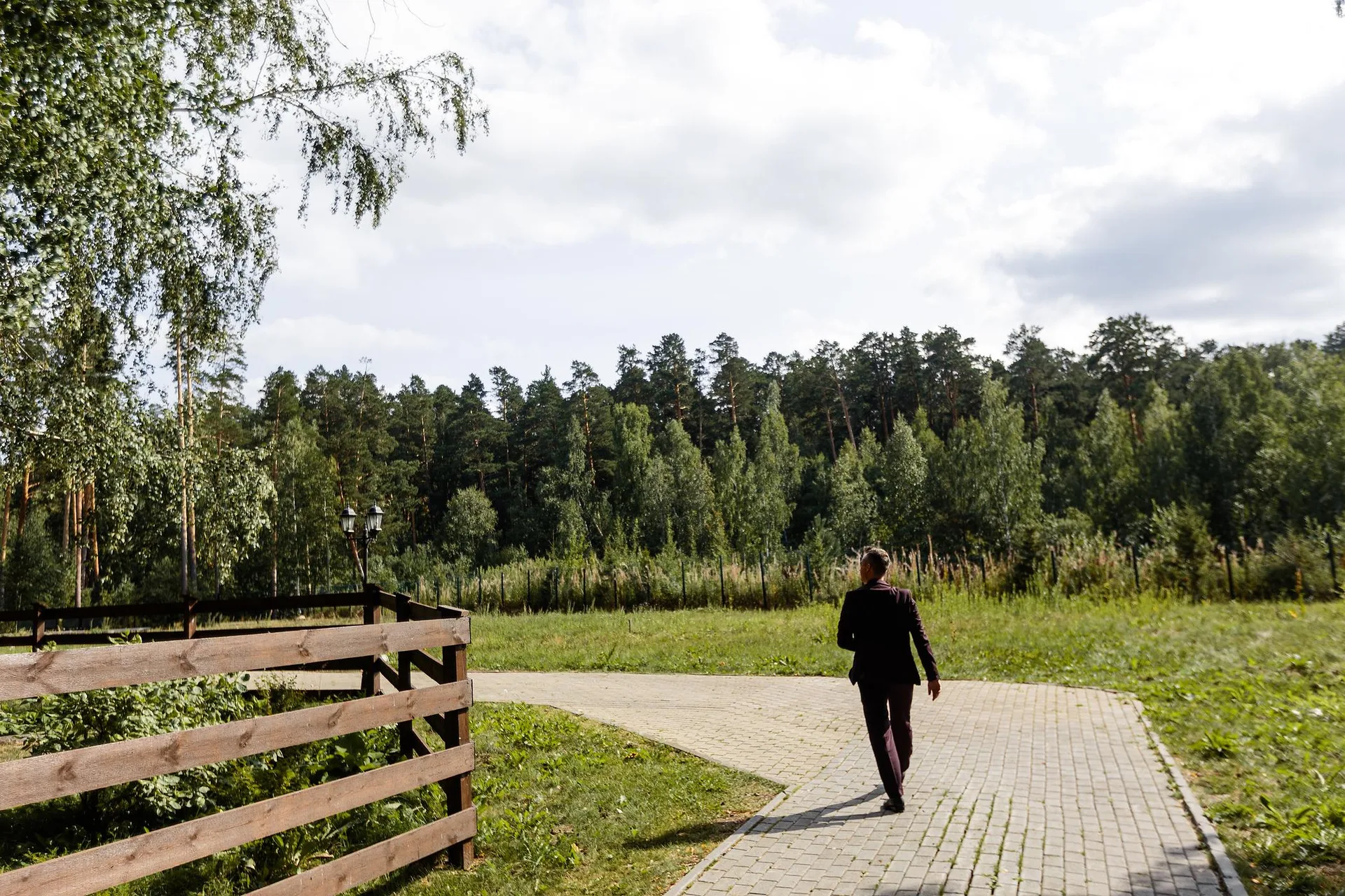 A Yekaterinburg Wedding photographed by Anton Matveev